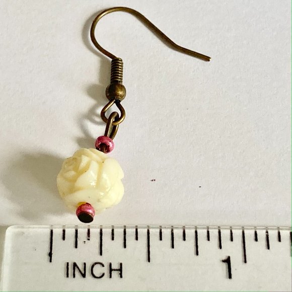 Vintage White Cream Rose Bud Flower Earrings Gold Brass Tone Dainty Carved Beads - Picture 11 of 12
